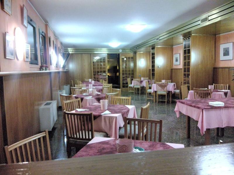 Hotel Longobardo Trezzo sull'Adda Luaran gambar