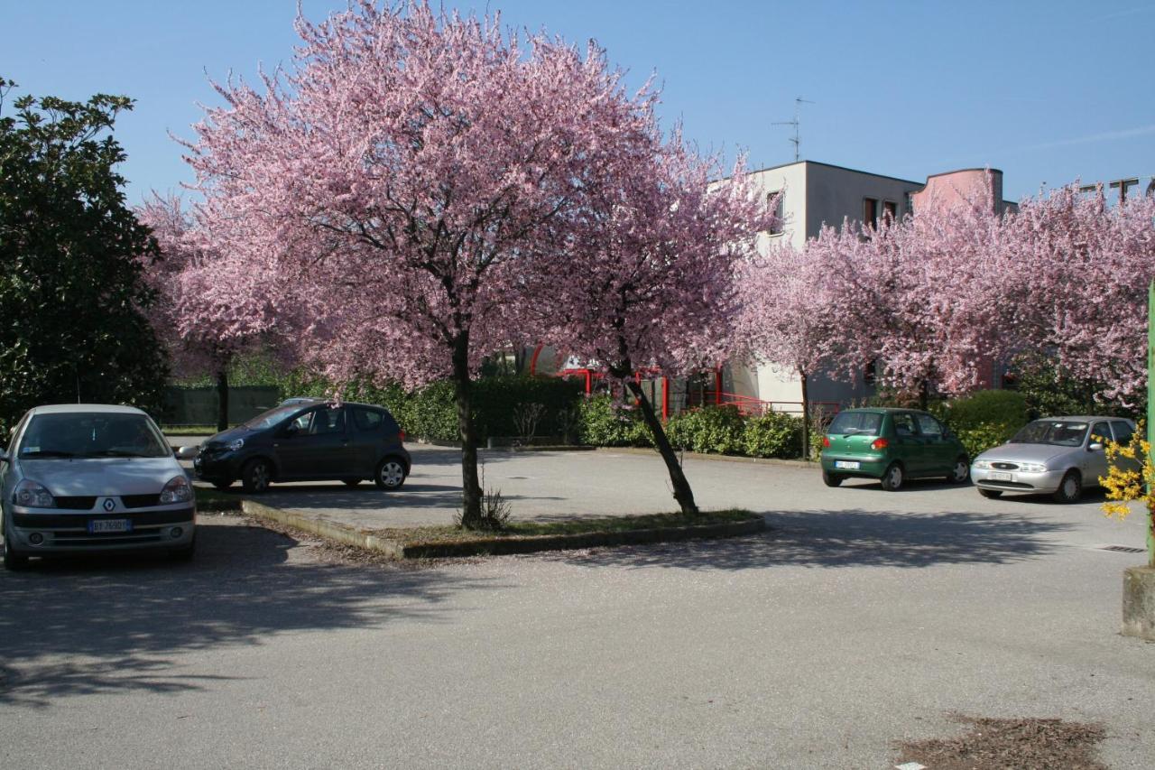 Hotel Longobardo Trezzo sull'Adda Luaran gambar